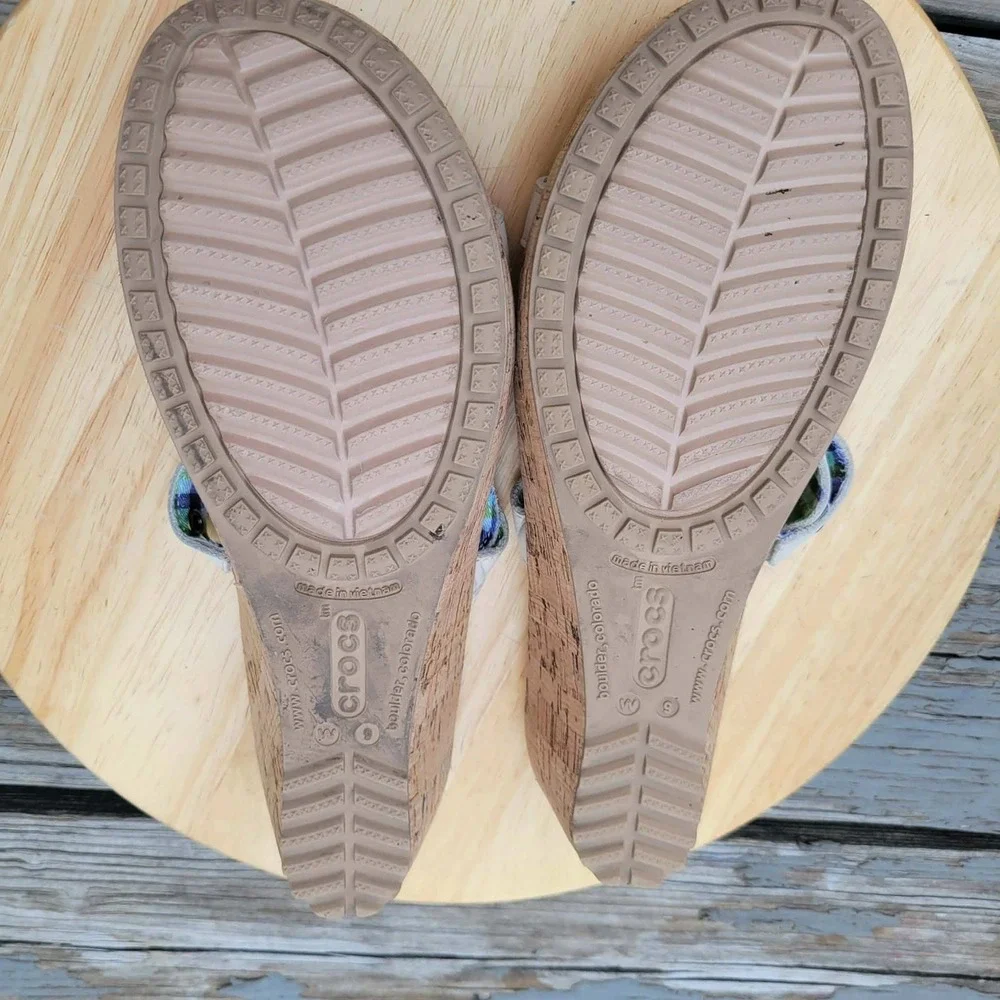 Crocs A-Leigh Women 9 US Cork Wedge Sandals Strappy Cream Neutral Open Toe Plaid
